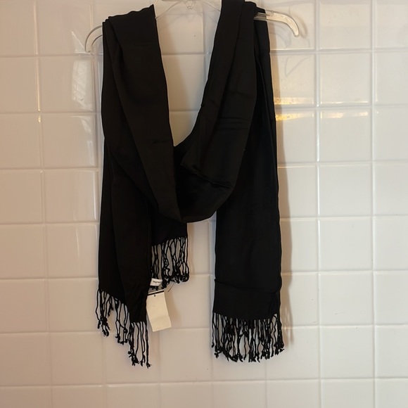 black pashmina. Long, wide, soft,multifunctional, versátil - Picture 8 of 17